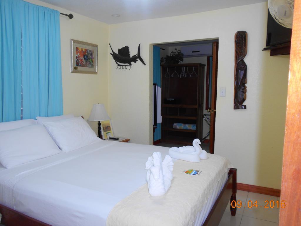 Alan'S Paradise Hotel Placencia Exterior photo