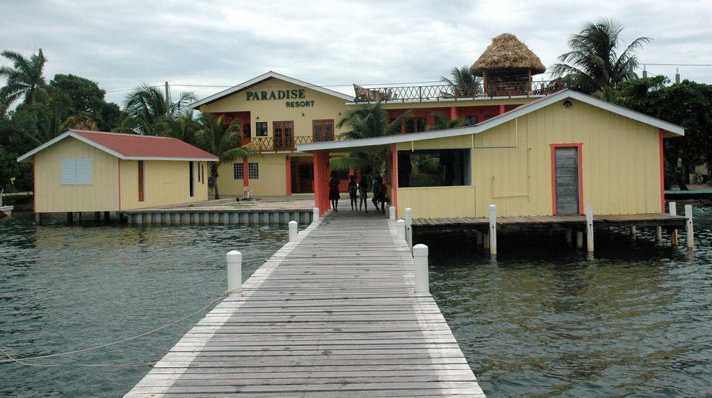 Alan'S Paradise Hotel Placencia Exterior photo