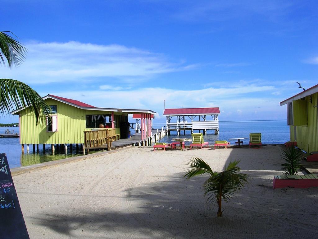 Alan'S Paradise Hotel Placencia Exterior photo