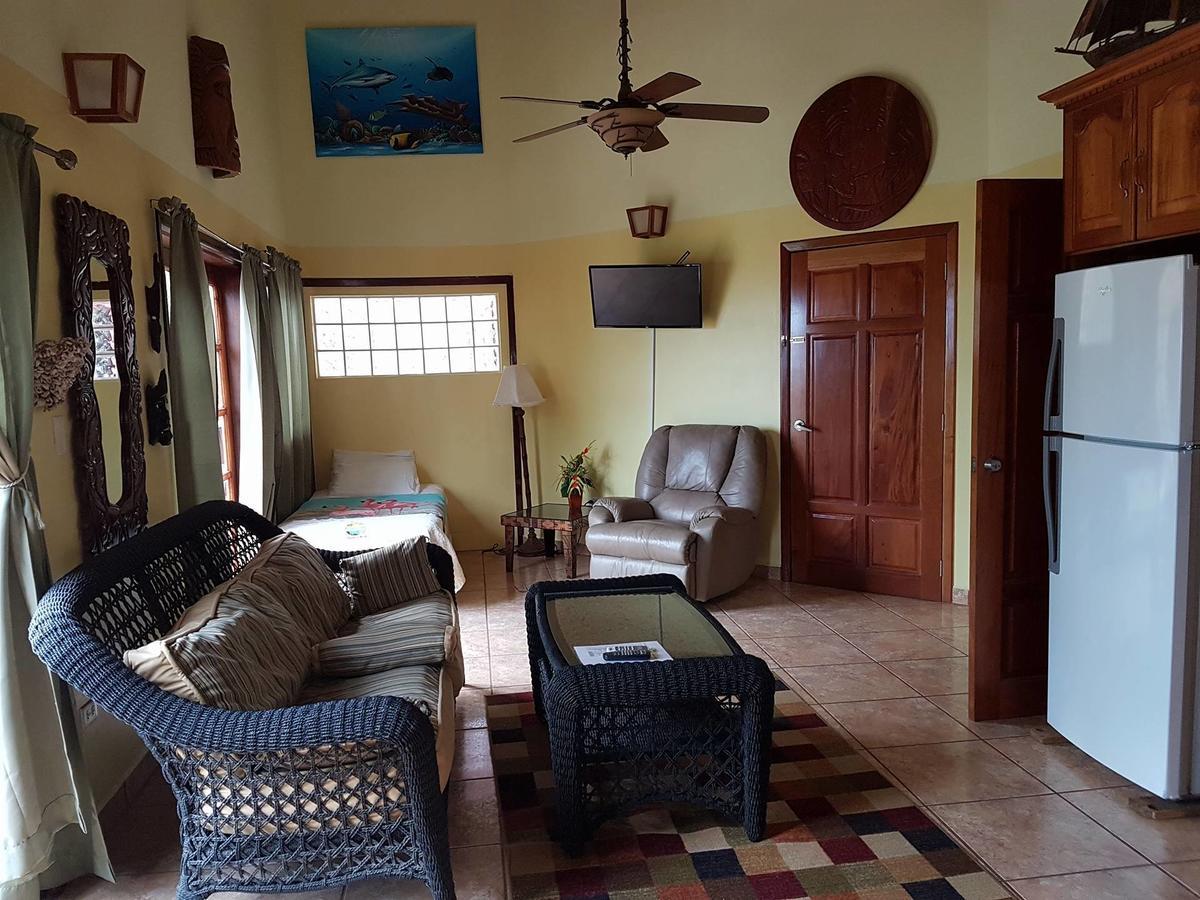 Alan'S Paradise Hotel Placencia Exterior photo