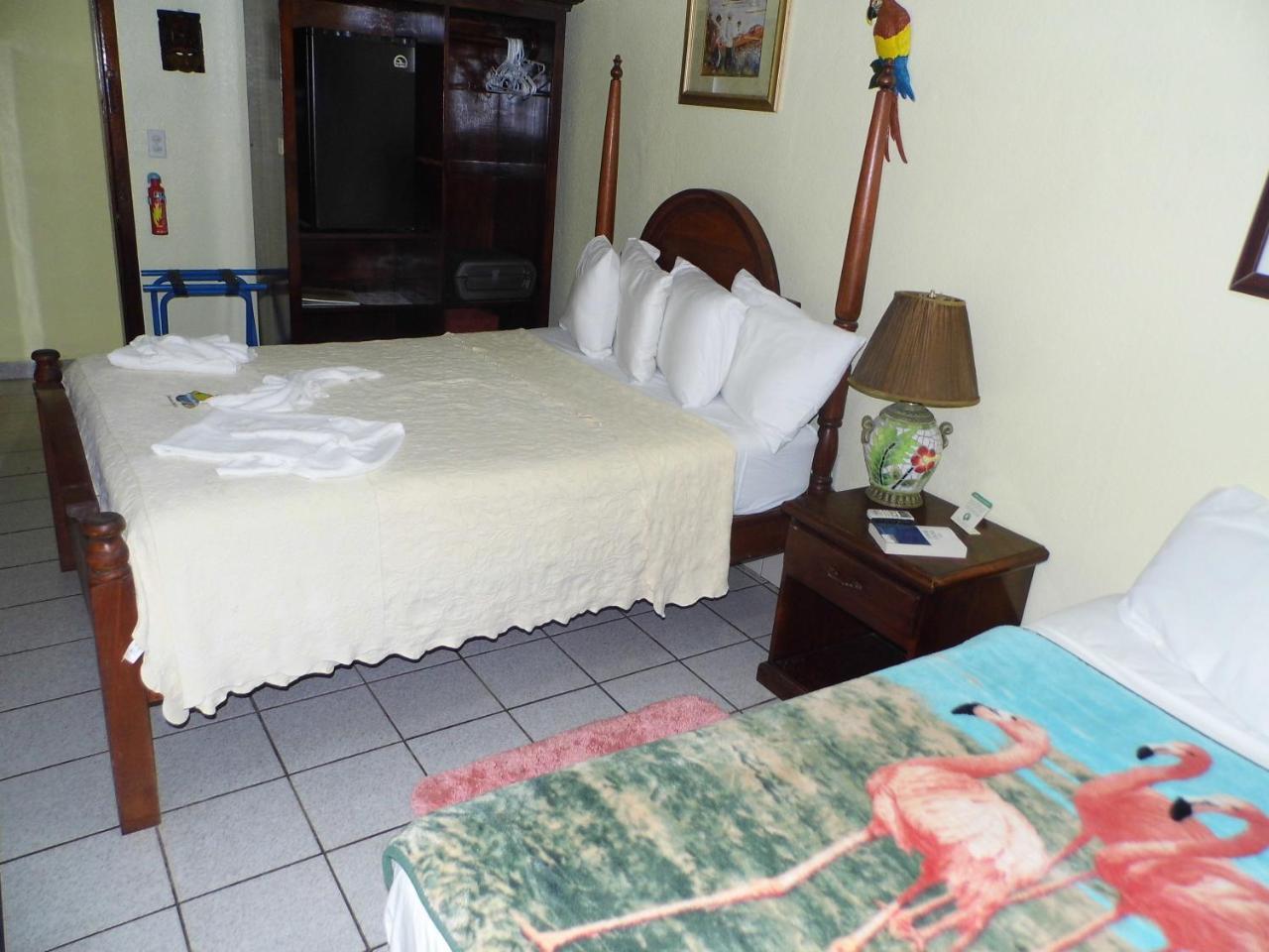 Alan'S Paradise Hotel Placencia Exterior photo